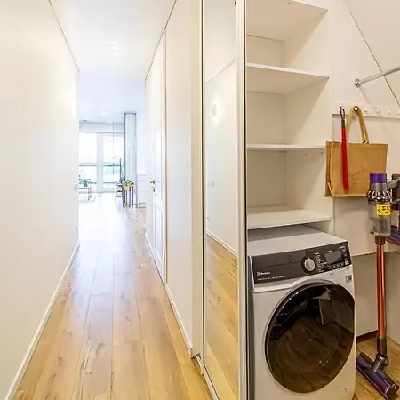 Sky With Free Parking And Balcony & Ac Apartment