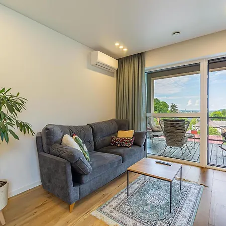 Sky With Free Parking And Balcony & Ac Apartment *